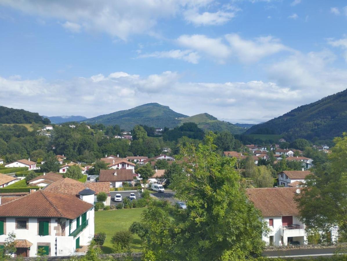 Maison D'Hotes Larraldia Uhart-Cize Dış mekan fotoğraf